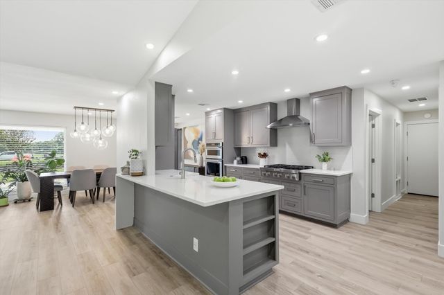 1909 W Red Bird Lane, Dallas, TX 75232