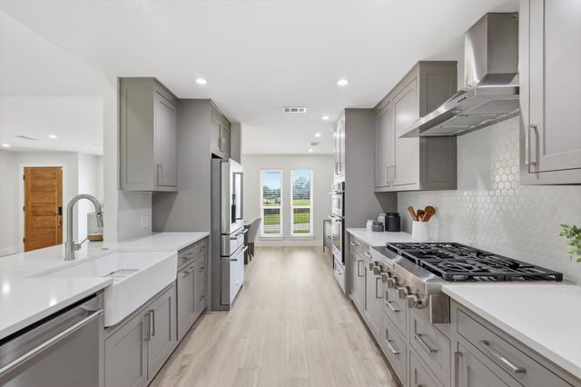 1909 W Red Bird Lane, Dallas, TX 75232