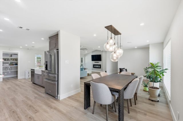 1909 W Red Bird Lane, Dallas, TX 75232