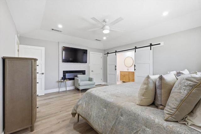 1909 W Red Bird Lane, Dallas, TX 75232