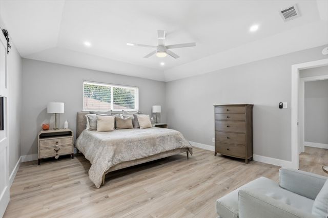 1909 W Red Bird Lane, Dallas, TX 75232