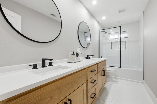 1909 W Red Bird Lane, Dallas, TX 75232