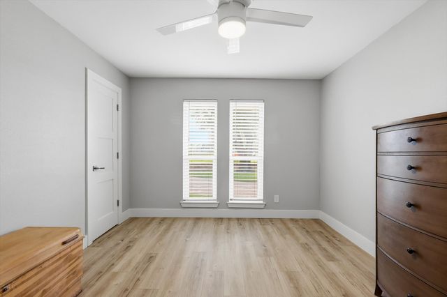1909 W Red Bird Lane, Dallas, TX 75232
