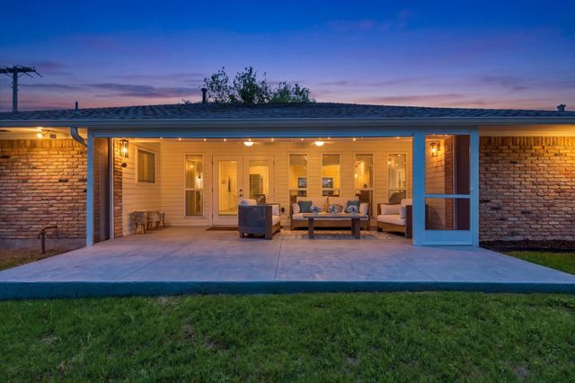 1909 W Red Bird Lane, Dallas, TX 75232