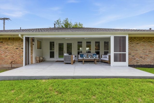 1909 W Red Bird Lane, Dallas, TX 75232