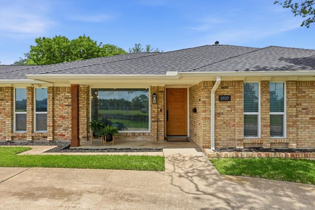 1909 W Red Bird Lane, Dallas, TX 75232