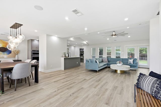 1909 W Red Bird Lane, Dallas, TX 75232