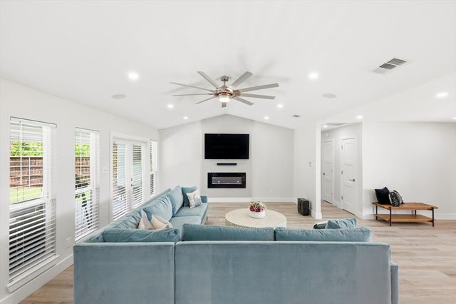 1909 W Red Bird Lane, Dallas, TX 75232