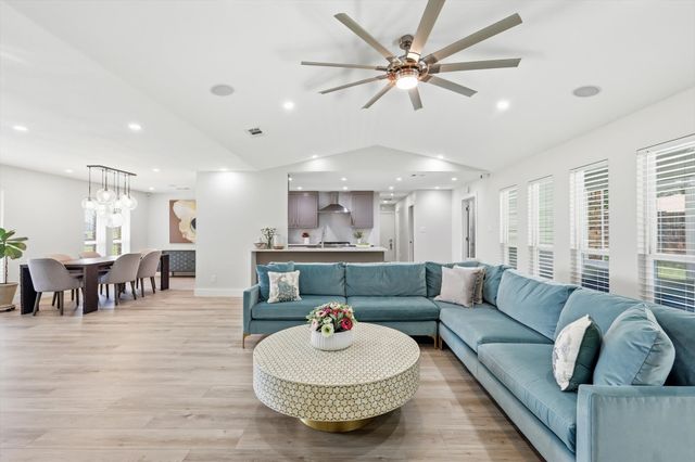 1909 W Red Bird Lane, Dallas, TX 75232