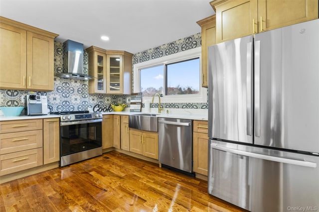 8 Marc Drive, Ridge, NY 11961