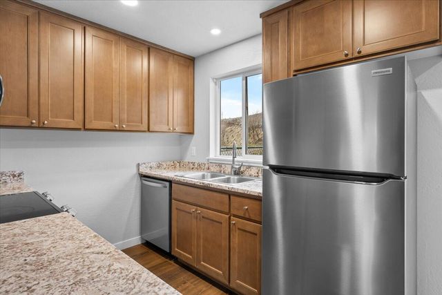 610 N Main Street APT 5A, Phoenix, OR 97535