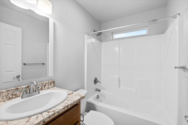 610 N Main Street APT 5A, Phoenix, OR 97535