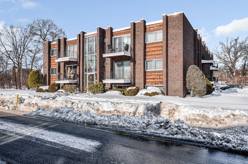 37 South St 10, Medford, MA 02155