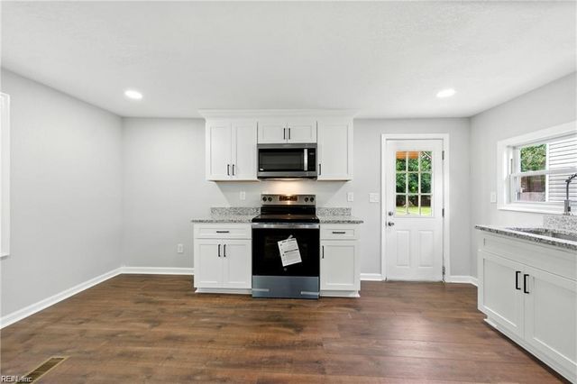 1322 Hoover AVE, Chesapeake, VA 23324