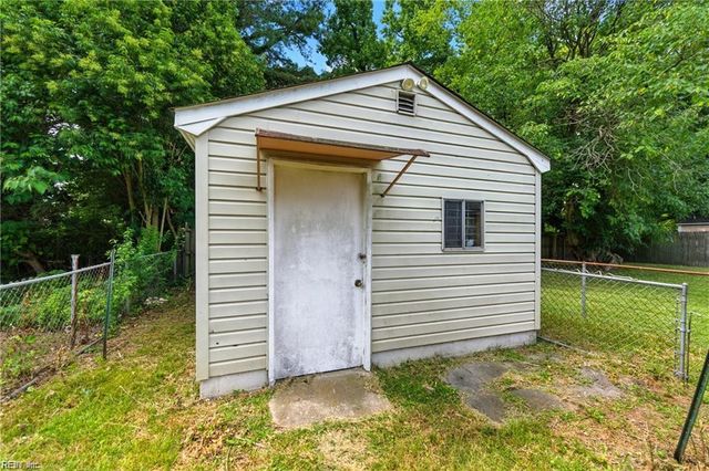 1322 Hoover AVE, Chesapeake, VA 23324