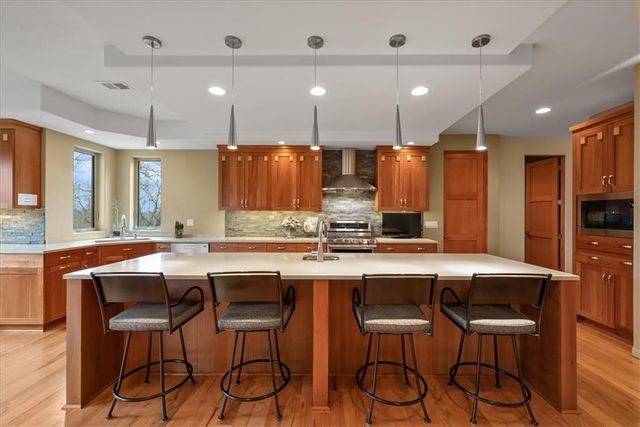 9896 Saddletop Street, Lenexa, KS 66227