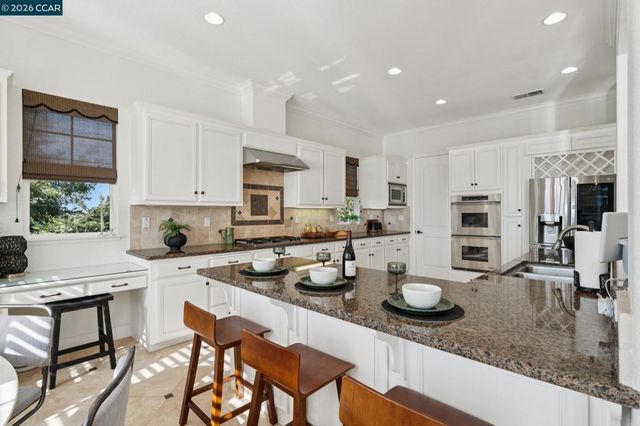 4360 Kingswood Dr, Concord, CA 94518