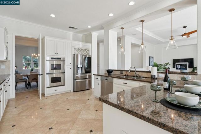 4360 Kingswood Dr, Concord, CA 94518