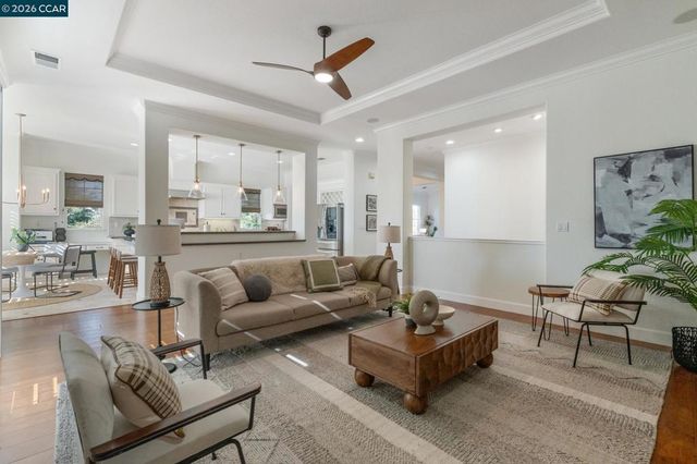 4360 Kingswood Dr, Concord, CA 94518