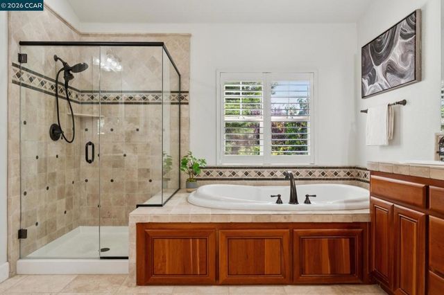 4360 Kingswood Dr, Concord, CA 94518