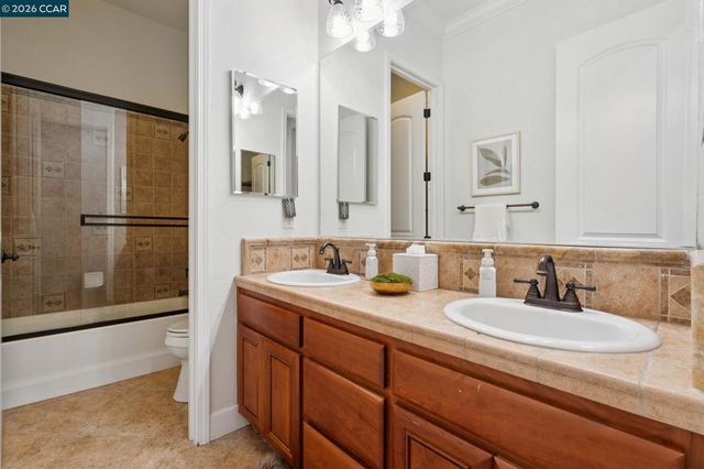 4360 Kingswood Dr, Concord, CA 94518