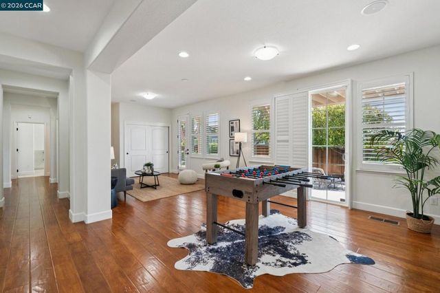 4360 Kingswood Dr, Concord, CA 94518