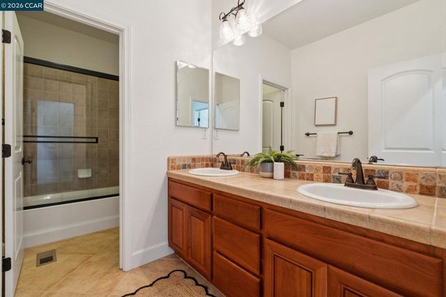 4360 Kingswood Dr, Concord, CA 94518