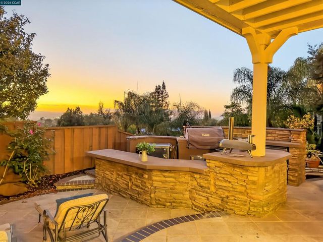 4360 Kingswood Dr, Concord, CA 94518