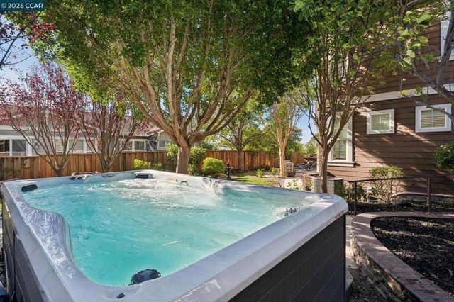 4360 Kingswood Dr, Concord, CA 94518