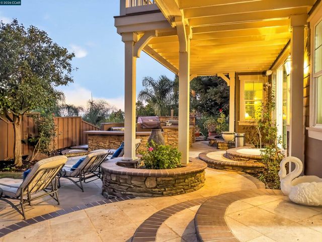 4360 Kingswood Dr, Concord, CA 94518