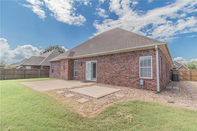 5607 S 43rd Street, Rogers, AR 72758