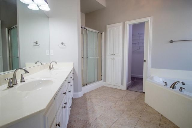 5607 S 43rd Street, Rogers, AR 72758