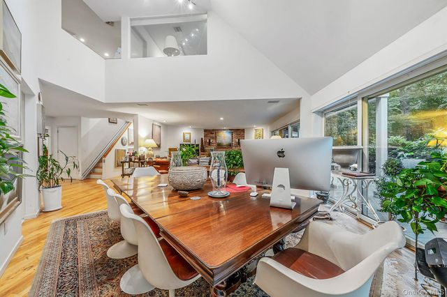 16 Joshuas Path, East Hampton, NY 11937