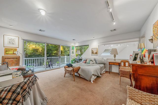 16 Joshuas Path, East Hampton, NY 11937