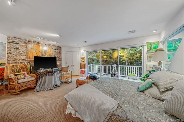 16 Joshuas Path, East Hampton, NY 11937