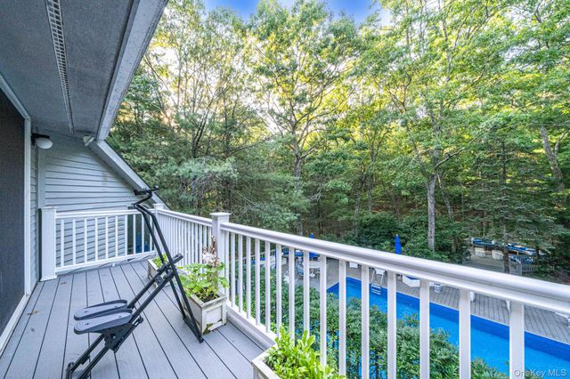 16 Joshuas Path, East Hampton, NY 11937