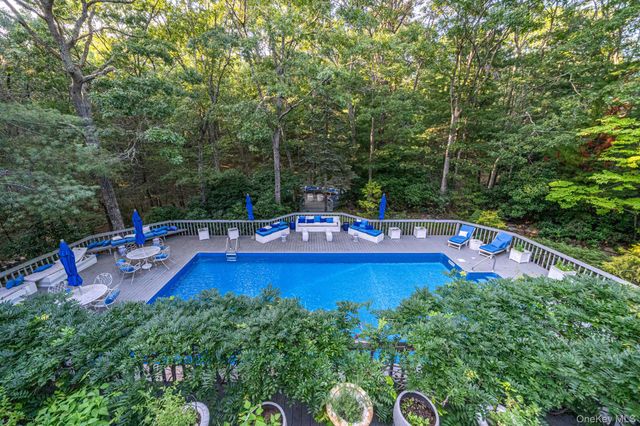 16 Joshuas Path, East Hampton, NY 11937