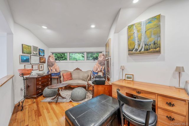 16 Joshuas Path, East Hampton, NY 11937