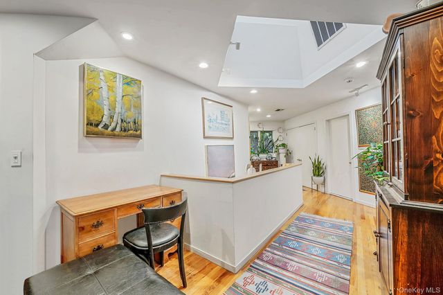 16 Joshuas Path, East Hampton, NY 11937