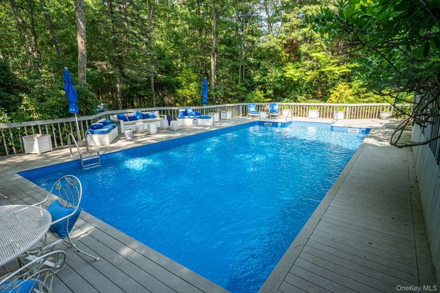 16 Joshuas Path, East Hampton, NY 11937