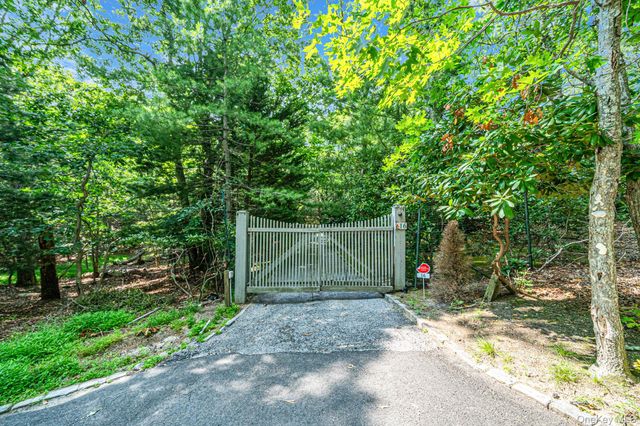 16 Joshuas Path, East Hampton, NY 11937
