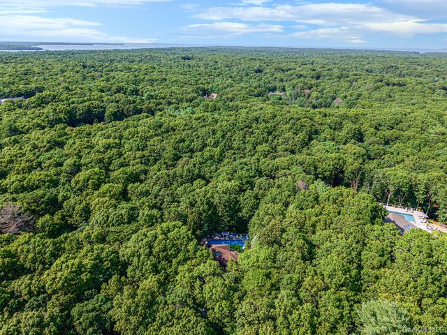 16 Joshuas Path, East Hampton, NY 11937