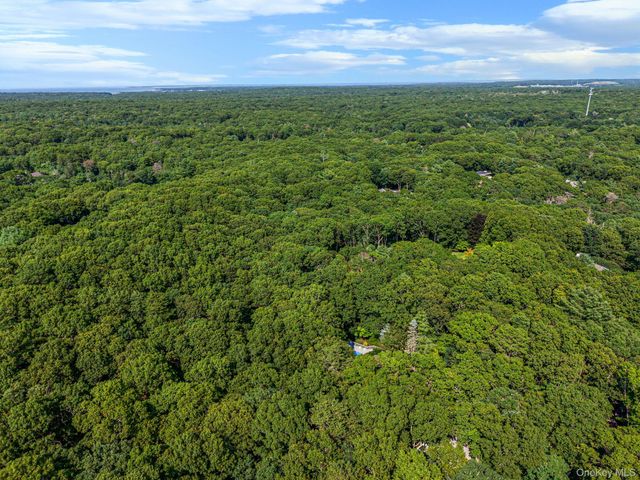 16 Joshuas Path, East Hampton, NY 11937