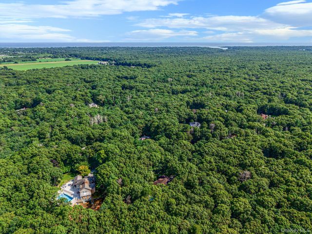16 Joshuas Path, East Hampton, NY 11937
