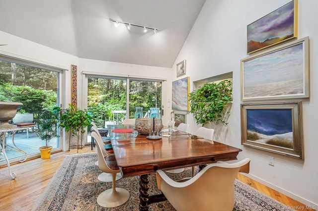 16 Joshuas Path, East Hampton, NY 11937