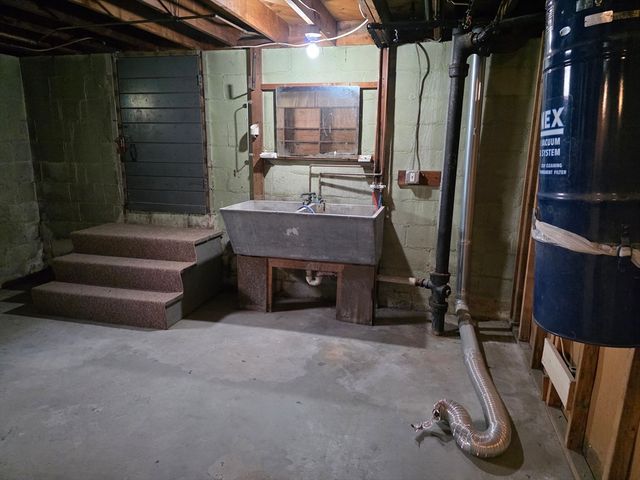34 Wildrose Ave, Worcester, MA 01602