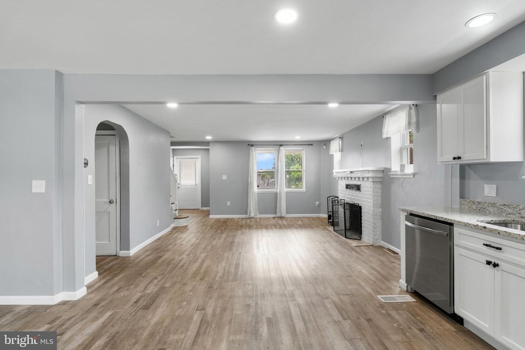 Image 7 of property listing at 3212 HAMILTON AVE, Baltimore, MD 21214
