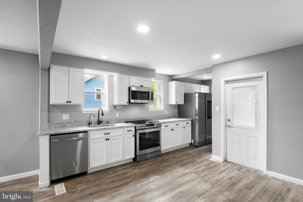 Image 9 of property listing at 3212 HAMILTON AVE, Baltimore, MD 21214