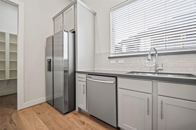 5209 Allen Street L, Houston, TX 77007