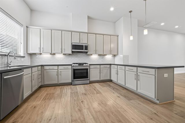 5209 Allen Street L, Houston, TX 77007
